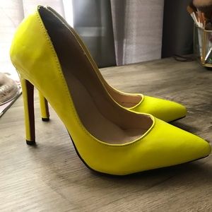 Neon yellow heels with red bottom - 6.5
